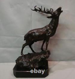 Animalier Deer Hunting Sculpture in Art Deco Style and Art Nouveau Bronze