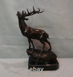 Animalier Deer Hunting Sculpture in Art Deco Style and Art Nouveau Bronze