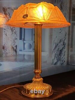 Art Deco Lamp Art Nouveau Moulé Glass Signed Degué (bronze Or Brass)