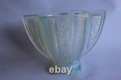 Art Deco opalescent glass vase signed CESARI glassware (31273)