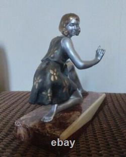 Art Deco statuette from the 1920s/30s, signed Geo Maxim. Regule on marble base.