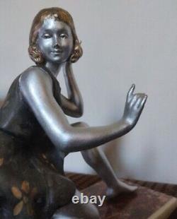 Art Deco statuette from the 1920s/30s, signed Geo Maxim. Regule on marble base.