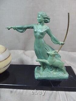 BEAUTIFUL ART DECO LAMP DIANE THE HUNTRESS. Signed A. VERHEZE