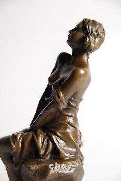 Beautiful Art Deco Bronze Sculpture Signed Cesaro