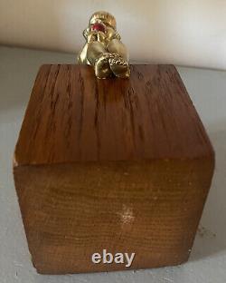 Beautiful Bronze Art Deco signed Bizette, naked girl eating an apple + base