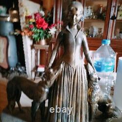 Belle Et Grande Sculpture Statue Art Deco Femme & Lèvriers Signed 46x42 CM
