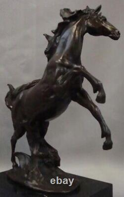 Bronze Horse Statue Animalier in Art Deco Style, Art Nouveau Style, Signed Bronze