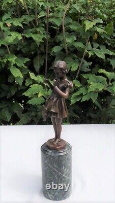 Bronze Statue 'Fishing Woman' Art Deco Style Art Nouveau Bronze Signed