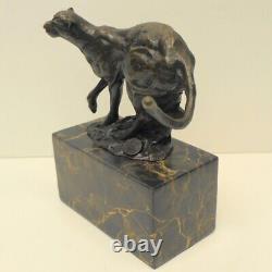 Bronze Statue of a Cheetah in the Animalier Style, Art Deco and Art Nouveau Style, Signed Bronze.