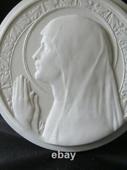 Great Medaillon In Biscuit De Porcelaine Sainte Vierge Signe Marcel Pautot