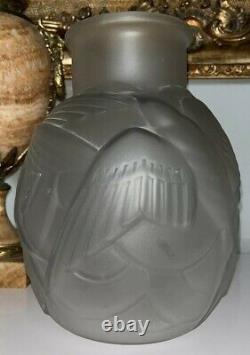 Muller Frères Vase Aux Hirondelles In Molé Pressed Glass. Art Deco Signed