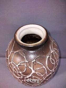 Ovoid ceramic vase by Louis Dage in Art Deco style signed underneath, spaghetti decoration