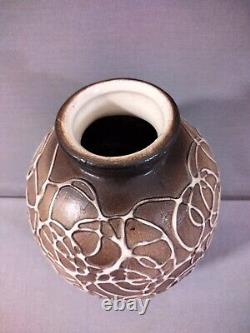 Ovoid ceramic vase by Louis Dage in Art Deco style signed underneath, spaghetti decoration