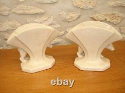 Pair of Art Deco signed vases, in white crackle glaze, polar bear decor, excellent condition