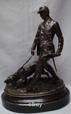 Sculpture of a Hunting Dog Animalier Valet in Art Deco and Art Nouveau Style