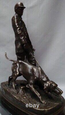 Sculpture of a Hunting Dog Animalier Valet in Art Deco and Art Nouveau Style