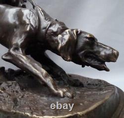 Sculpture of a Hunting Dog Animalier Valet in Art Deco and Art Nouveau Style