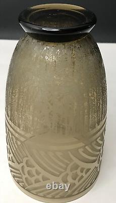 Signed acid-etched Daum vase, Art Deco period, antique vintage