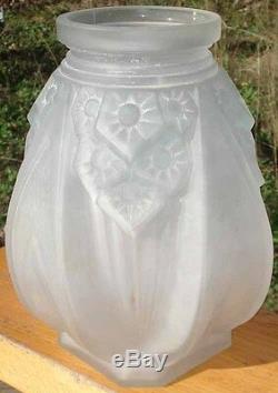 -vase Art Deco 1930 Molded Pressed Glass Signed Muller Brothers Luneville