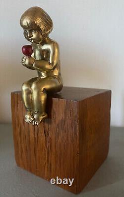 Beau Bronze Art Déco signé Bizette fillette nue mangeant une pomme + socle