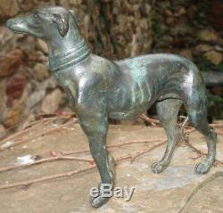 Bronze Ancien Lévrier à patine verte 1930 Chien Art Deco non signé Greyhound