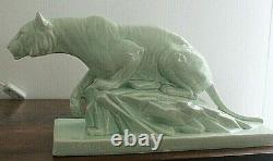 E. SIELG belle sculpture en céramique craquelée art-déco lionne chasseresse