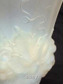 Grand Vase Art Deco 1930 verre opalescent Vigne Raisin signé Verlux