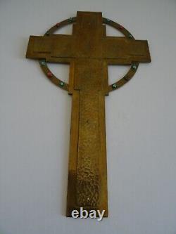 Grande Croix Crucifix en Bronze Doré Martelé et Pierres Art Déco Signé Zenner