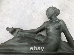 Grande Sculpture Art Deco Femme avec Chien Terre Cuite Signé Melani