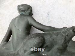 Grande Sculpture Art Deco Femme avec Chien Terre Cuite Signé Melani