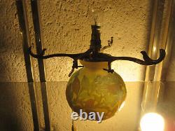 Lampe champignon en pâte de verre dégagée à l'acide non signé de type Gallé