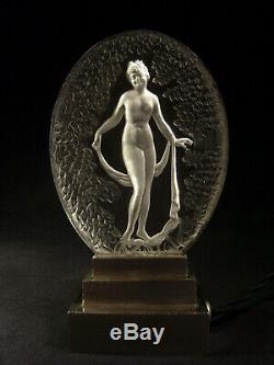 P. Davesn Lampe Veilleuse Art Déco En Verre Moulé Signé & Bronze Nickelé 1930
