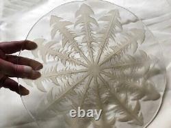 R. LALIQUE Plat en Verre ART DECO, signée et Numéroté Modèle PISSENLITS. 31cm