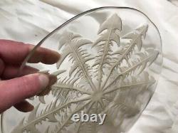 R. LALIQUE Plat en Verre ART DECO, signée et Numéroté Modèle PISSENLITS. 31cm