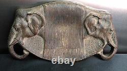 Rare vide poche en bronze Art Déco à décor de têtes d'éléphants signé DUVAL