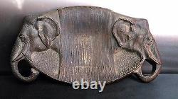 Rare vide poche en bronze Art Déco à décor de têtes d'éléphants signé DUVAL