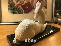 Sculpture Biche en céramique coquille d'ouf granité perlé art déco signé Odyv