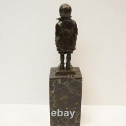 Statue Sculpture Garcon Style Art Deco Style Art Nouveau Bronze massif Signe