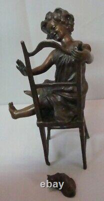 Statue en bronze Chat Fille Chaise Style Art Deco Style Art Nouveau Bronze Signe
