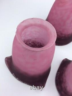 Trois tulipes en pâte de verre marmoréen rose violet signé Rethondes Art Déco
