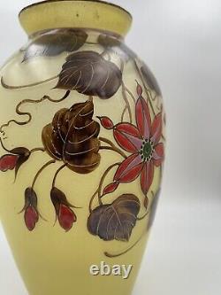 Vase Art Déco, verre jaune émaillé de fleurs Passiflore, signé JOMA