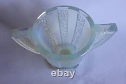 Vase Art deco verre opalescent signé CESARI verrerie (31273)