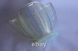 Vase Art deco verre opalescent signé CESARI verrerie (31273)