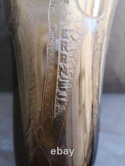 Vase art deco signé Véramé décor dégagé a l'acide Parfait état hauteur 22 cms
