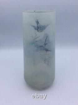 Vase en verre soufflé teinté émaillé à décor dhirondelles signé Jem Art Déco