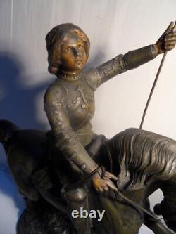 Vintage statue regule Chevalier Jeanne d'Arc Victorieuse signé Loiseau et plaque